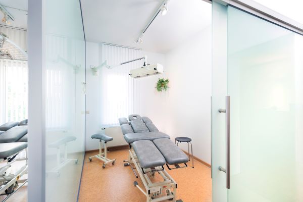 Trennwandsysteme & Kabinentrennwände für die Physiotherapie