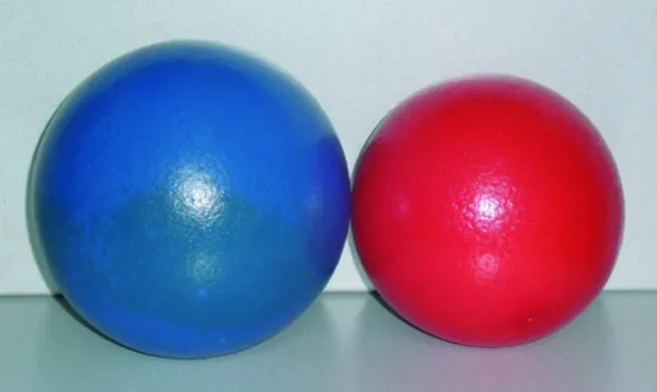 Schaumstoffball mit Mammuthaut d = 18 cm blau
