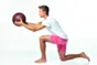 Medizinball 2,0 kg braun Übung Mann