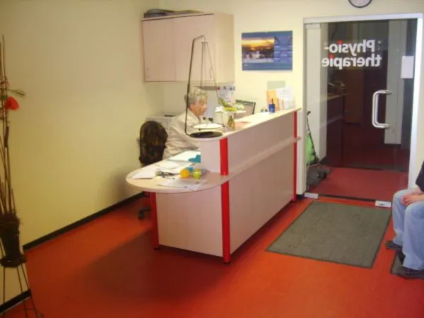 Theke 230 x 80 cm mit Beratungstisch